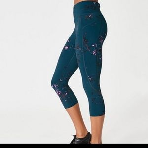 Sweaty Betty zero gravity crop in medium